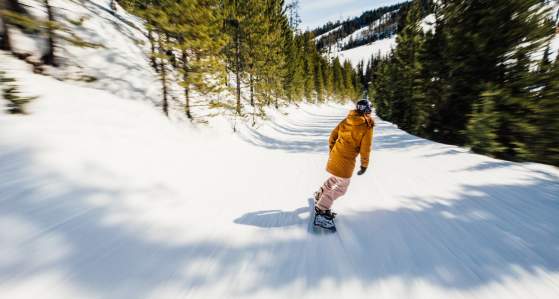 Snowboarding in Big Sky