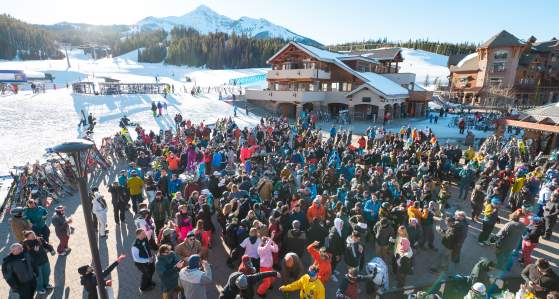 Après Ski in the Mountain Village Plaza