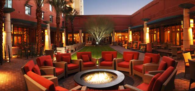 Renaissance Glendale Courtyard