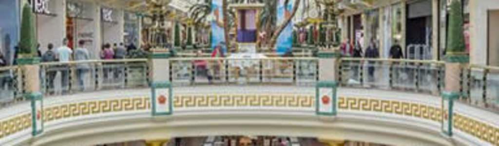 Trafford centre clearance luggage shops