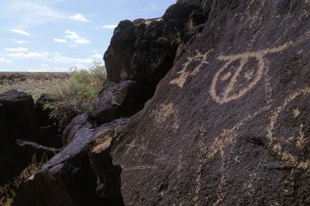 Large_petroglyph2