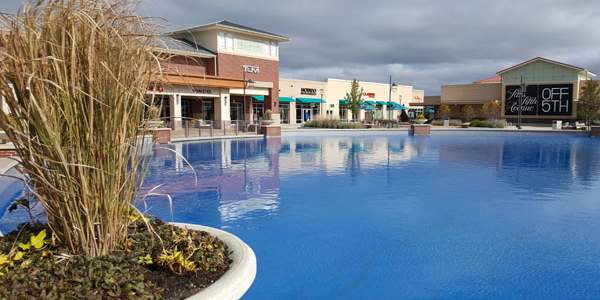 Holiday Shopping at Chicago Premium Outlets in Aurora