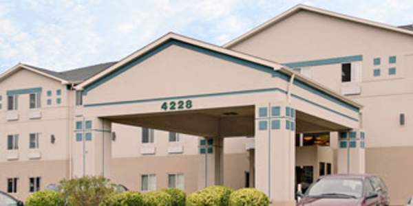 Super 8 by Wyndham Aurora
