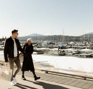 Couple_Walking_Along_the_Waterfront_Boardwalk_Downtown_Kelowna_5_