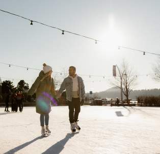 Couple_Skating_at_Stuart_Park_Skating_Rink_3_