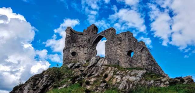 Mow Cop Castle on the Staffordshire-Cheshire border. Copyright Kyle Rose.