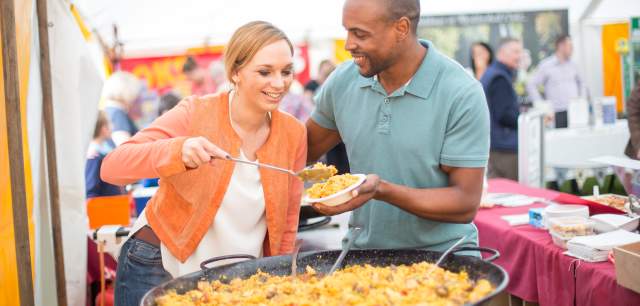 tasting the paella