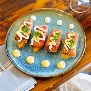 Isla's on the Square