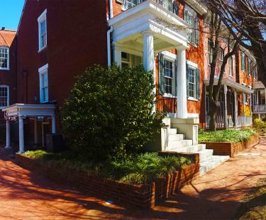 Inn at Patrick Henry's (shared property with Patrick Henry Pub & Grille)