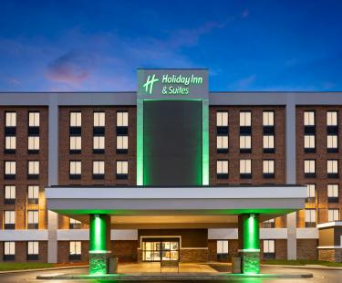 Holiday Inn & Suites Exterior