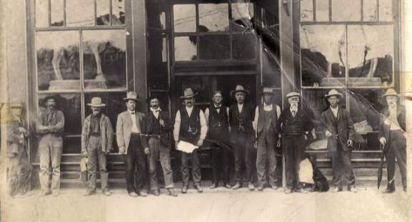 Tom skinner bar