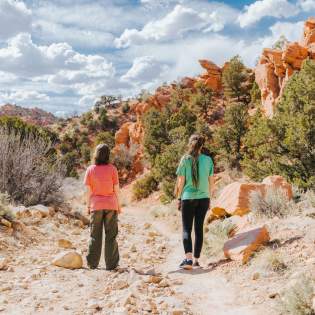 2 people hiking thors hideout trail in the spring