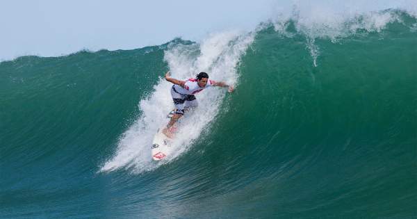 Riding a huge wave on the beach of Colon Island