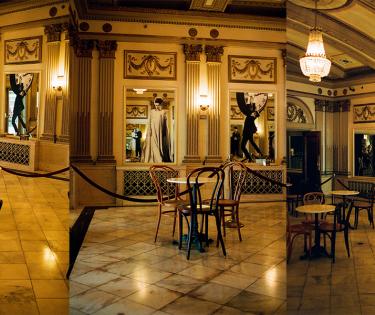 lobby/dining area
