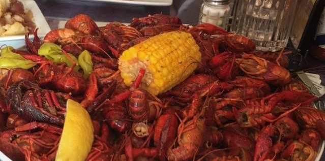 Knotty-Pine-crawfish-boil-briellejohnson_92