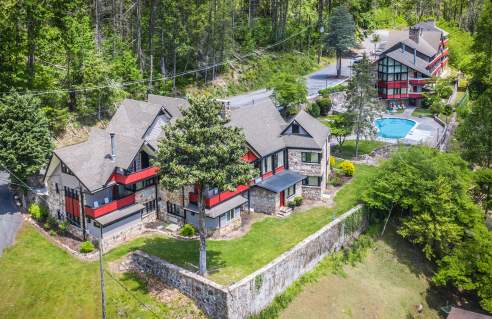 Fabulous Chalet Inn