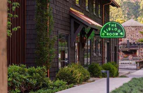 The Heirloom Room: Creekside Restaurant & Bar