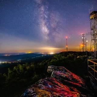 Milky way over the Dans Mountain scenic overlook.