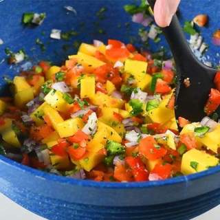 Dave's Fresh Marketplace: Fresh Mango Salsa