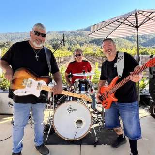 Solis Winery - Music in the Vineyard