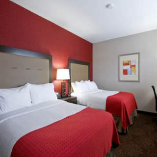 Holiday Inn Suites Parkway Conference Centre