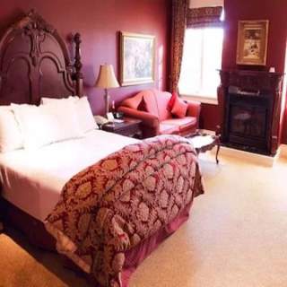 Riverbend Inn and Vineyard