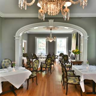 HobNob Restaurant & Wine Bar