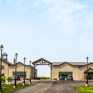 Vieni Estates Wine & Spirits