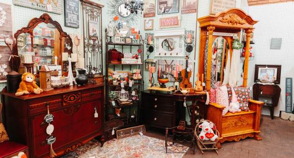 Cedar Depot Antique & Craft Mall