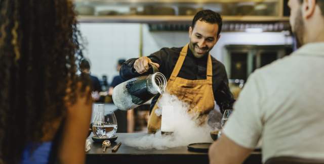 Chef display a gastronomy experience in Casco Antiguo