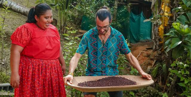 A man learning the cacao process with Naso Tjër Di community