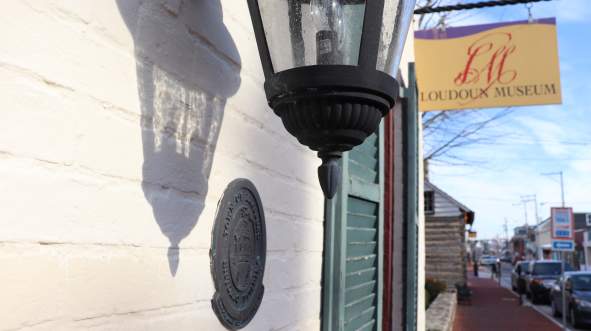 Loudoun Museum Exterior - Lamp