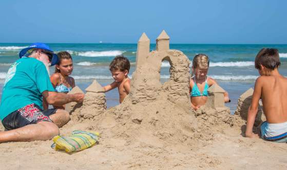 32cdf673-sandcastles-e1504901658875