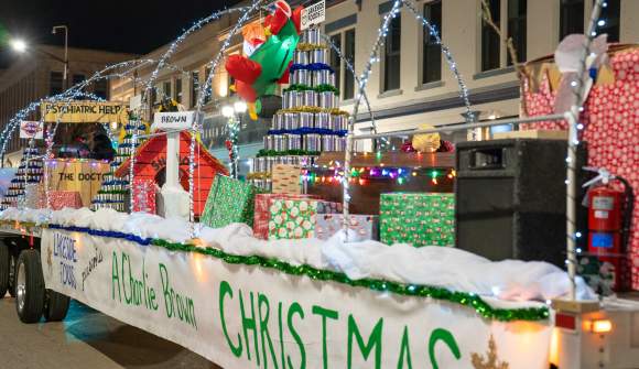 A Holiday Tradition Returns: Lakeshore Holiday Parade Registration Now Open