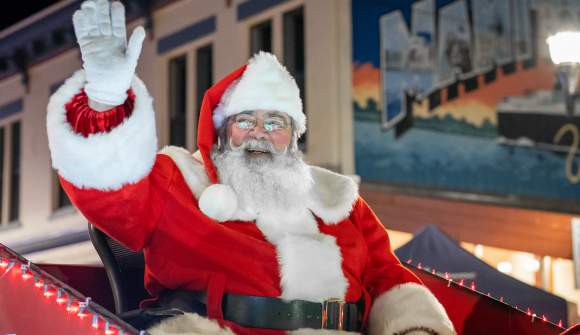 Manitowoc’s Lakeshore Holiday Parade Rescheduled for December 10
