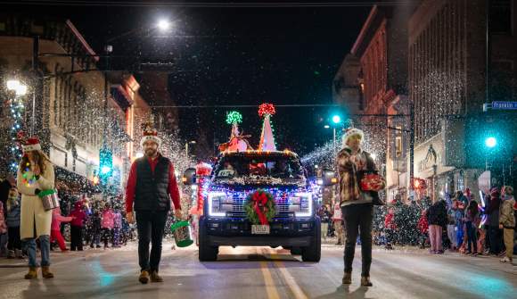 Registration Opens for 36th Annual Lakeshore Holiday Parade