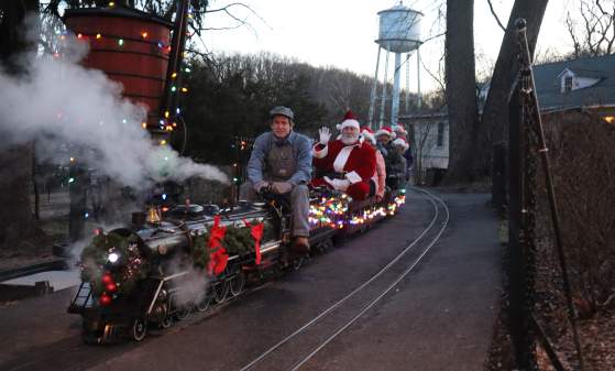 Holiday Trains at Auburn Heights