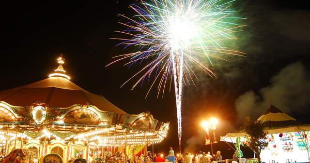 Fireworks at barefoot Landing