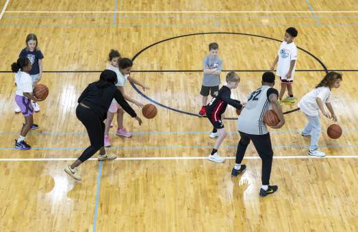 25_B1GWBB_YouthClinic
