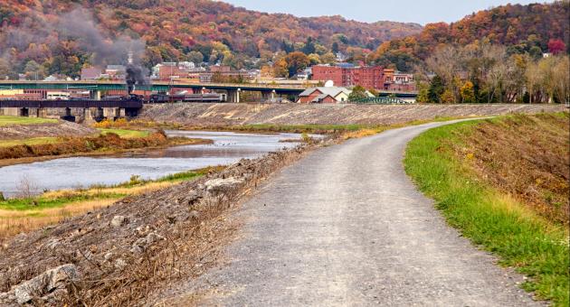 Canal-towpath-approaching-Cumberland-MD