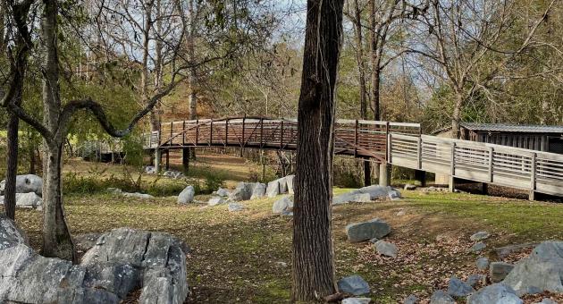 An image of a bridge over a creek at Heardmont Park.