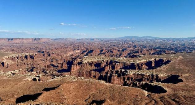 The Grand Point View overlook is a stunning, vast view over deep canyons and sandstone fins.