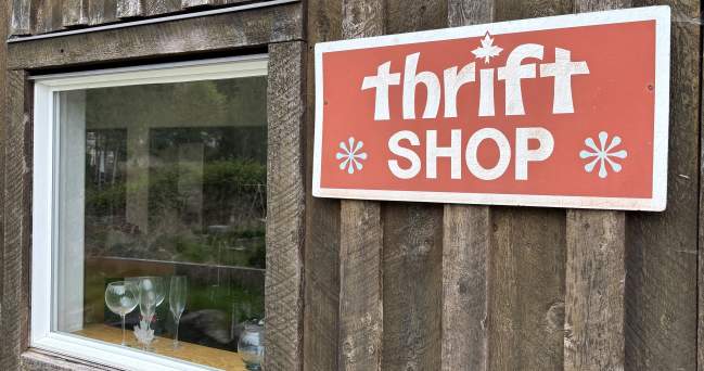 Guide to Thrift & Vintage Shopping on the Sunshine Coast