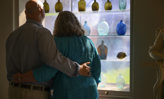 Couple embracing at the Winterthur Museum, Garden & Library