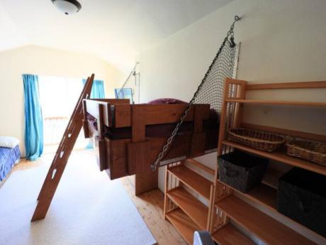 Lazy Husky Second Bedroom