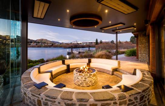 Tucked in a outdoor area of serenity at Wakatipu Grill is the decadent Pinot Pit, the perfect spot to watch the sunset over some pre-drinks on a pleasant evening. 