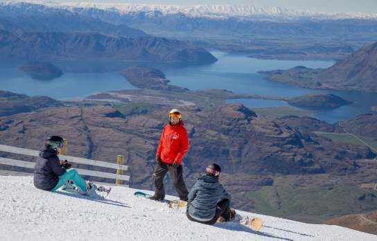 An instructor taking a lesson with Wanaka in the background