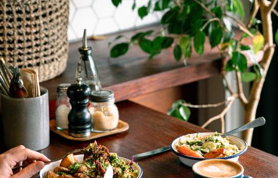 Enjoying breakfast and coffee at Big Fig in Wānaka