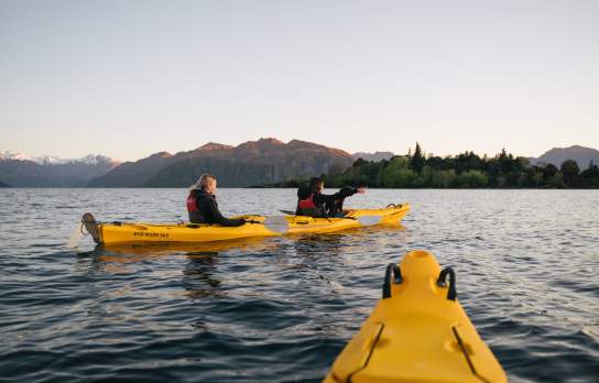 Kayaking to Ruby Island with Paddle Wānaka