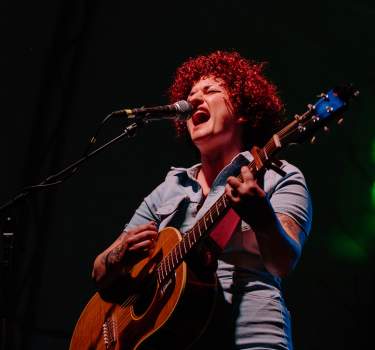 Musician playing at Moccasin Creek Festival